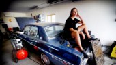 Bella, 25, är bilmekaniker – kräver respekt i mansdominerat yrke: "Kvinnohatare har vett att hålla käften"