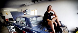 Bella, 25, är bilmekaniker – kräver respekt i mansdominerat yrke: "Kvinnohatare har vett att hålla käften"
