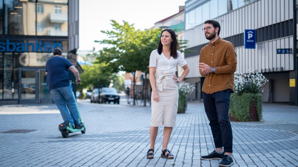 Correns reportrar Julia Djerf och Dennis Petersson håller i valdebatten på Farbror Melins torg i Linköping nästa lördag, den 27 augusti kl 12. 
