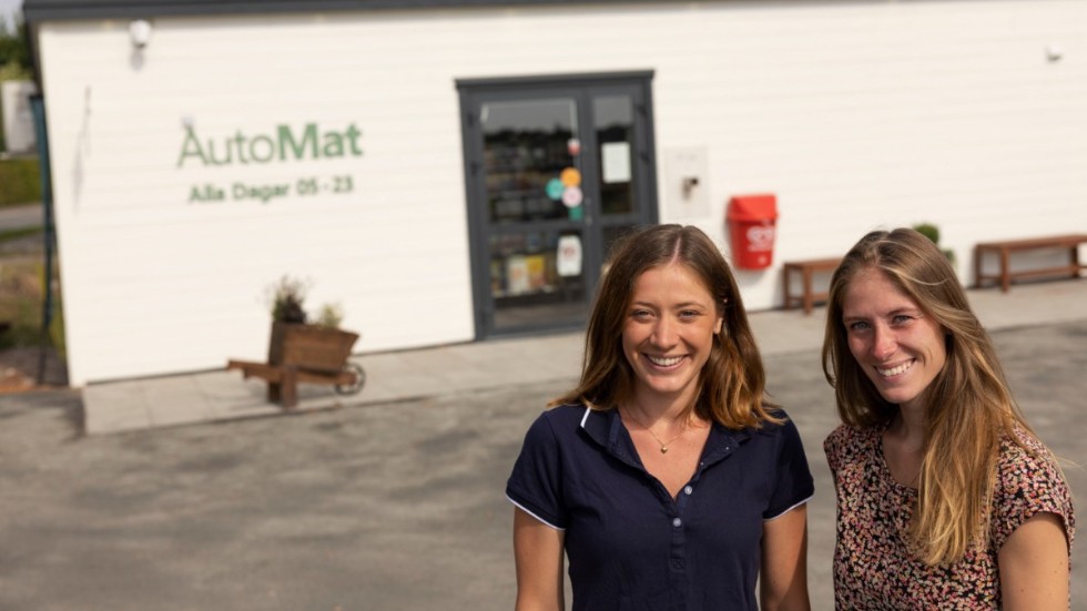 Ellen och Marta Danielsson driver en obemannad matbutik på Österlen. Utöver basvaror satsar de på att också ha mycket lokala varor.