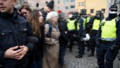 Polisen upplöste protester mot restriktioner