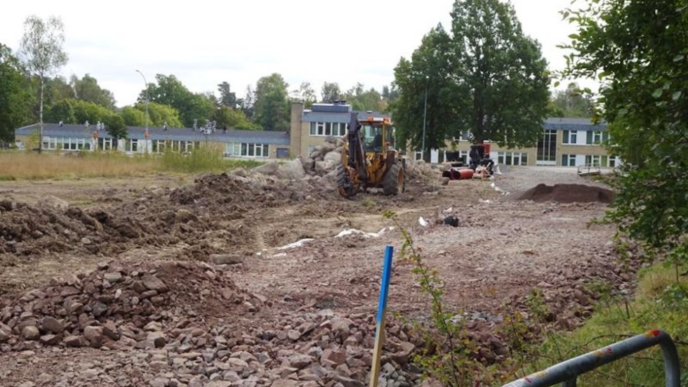 Tyvärr så dröjer utbyggnaden av Skogstorpsskolan ännu några år. Enligt planerarna så kan skolutbyggnaden ske efter 2024!, skriver signaturen "Kvalitetsgranskare"..