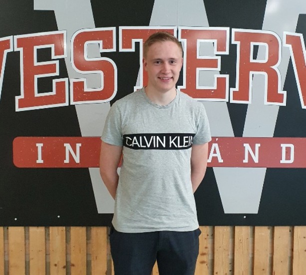 WIBK:s nya föreningsutvecklare är Axel Edvardsson 22 år gammal från Vimmerby. "Möjligheten att jobba med idrott i allmänhet och innebandy i synnerhet var något som var väldigt lockande" säger han själv.