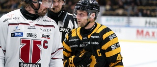 Gick skilda vägar med Örebro – nu är tidigare AIK-spelaren presenterad för nästa SHL-klubb