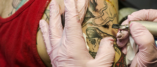 Åtalas för mordbrand mot tatueringsstudio