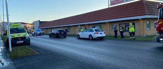 Trafikolycka utanför matbutik i Vimmerby • Två bilar krockade