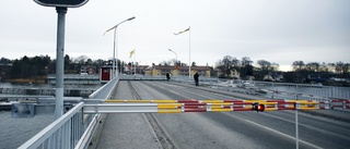 Stallarholmsbron fastnade – stopp i trafiken till och från Selaön i över en timme
