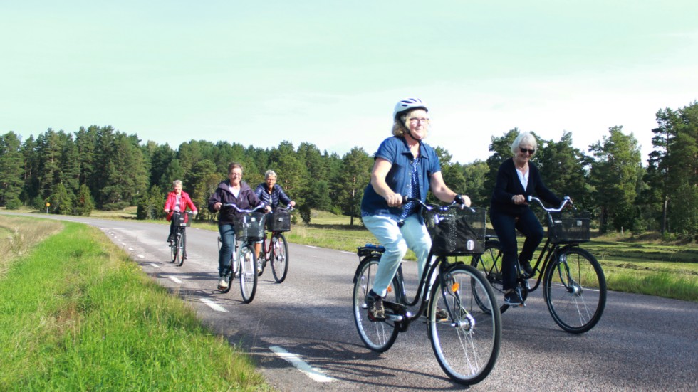 Varje onsdagsförmiddag träffas ett gäng damer från Målilla PRO för en gemensam cykeltur. Ibland kan man vara så många som 12-13 stycken. Senast deltog Lena Ahlgren, Solveig Svensson, Anita Karlsson, Kajsa Holm och Ingegerd Larsson.