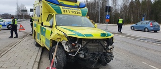 Ambulans krockade i korsning i centrala Luleå