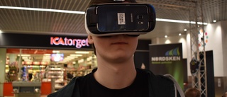 I Vintergatans köpcentrum fick den som ville testa Virtual Reality