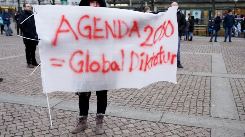 Vaccinmotståndare demonstrerar i Stockholm och Göteborg på lördagen.