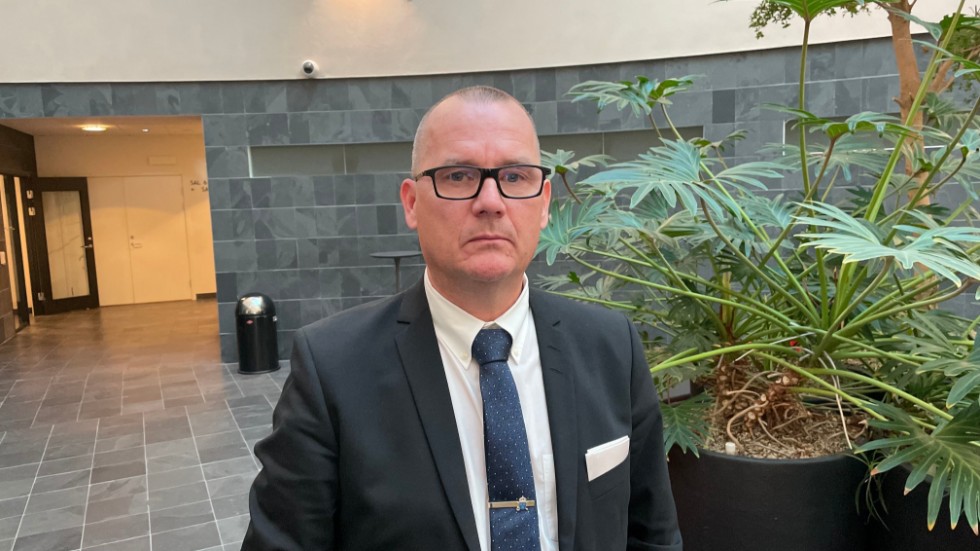 Staffan Edlund, kammaråklagare vid Riksenheten mot korruption, i samband med hovrättsförhandlingen mot den mutåtalade ex-allsvenske spelaren, som friades helt i tingsrätten.