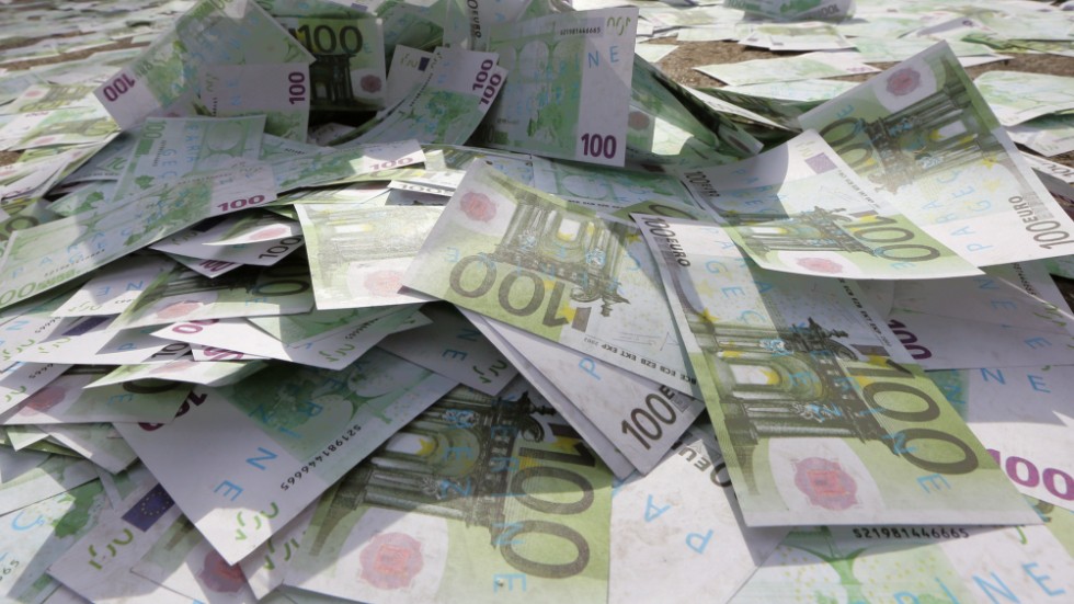 En man i 20-årsåldern stoppades med motsvarande över 80|000 kronor i eurosedlar i byxorna. Arkivbild.