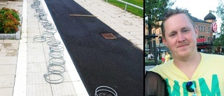 Cykelställ vandaliserades i Bureå – delarna spreds på gatan