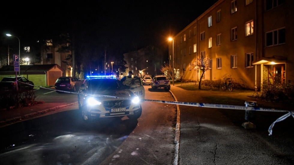 Området i stadsdelen Fröslunda i Eskilstuna var avspärrat under lördagskvällen efter larmet om skottlossning som kom in vid 17-tiden.