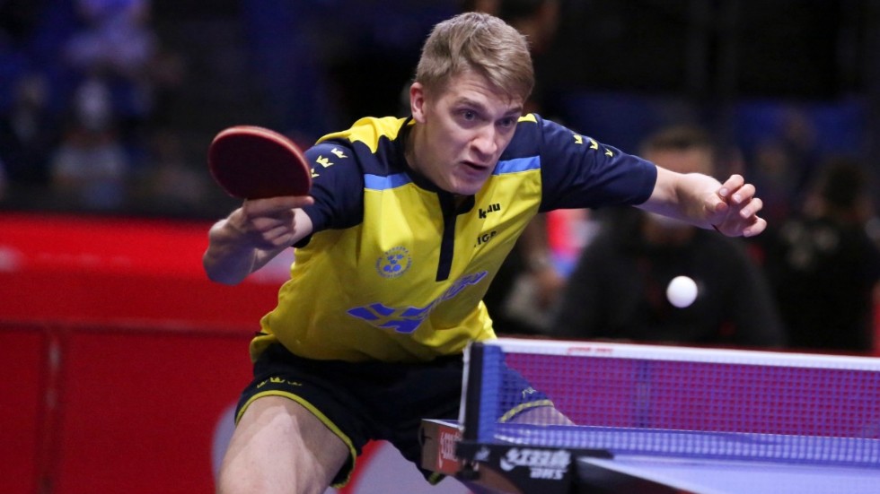 Anton Källberg vinner sin första match i bordtennis-VM 2021.