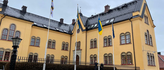 TV: Se när den ukrainska flaggan hissas utanför stadhuset i Linköping 