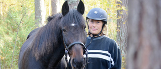 Svår hästolycka – Helena fick 450 häst över sig: ”Hade änglavakt”