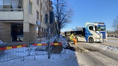 Stort hål i centrala gatan i Linköping – efter jätteläckan