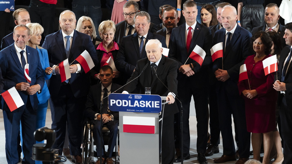 Lag och rättvisa-ledaren Jaroslaw Kaczynski rev ner applåder på partiets valmöte i Bialystok i östra Polen.