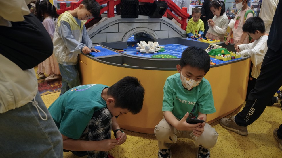 Kinas barn och unga kan ställa in sig på begränsad tid med sociala medier. Arkivbil.