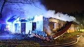 Stor brand i skola – del av byggnaden totalförstörd