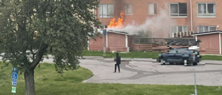 Brand i förråd i Hageby blossade upp igen