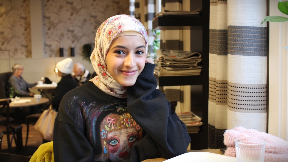 Amena Alsameai, 22, var en av deltagarna i tv-programmet Idol, säsongen 2021. Nu ska hon släppa sitt första fullständiga album.
