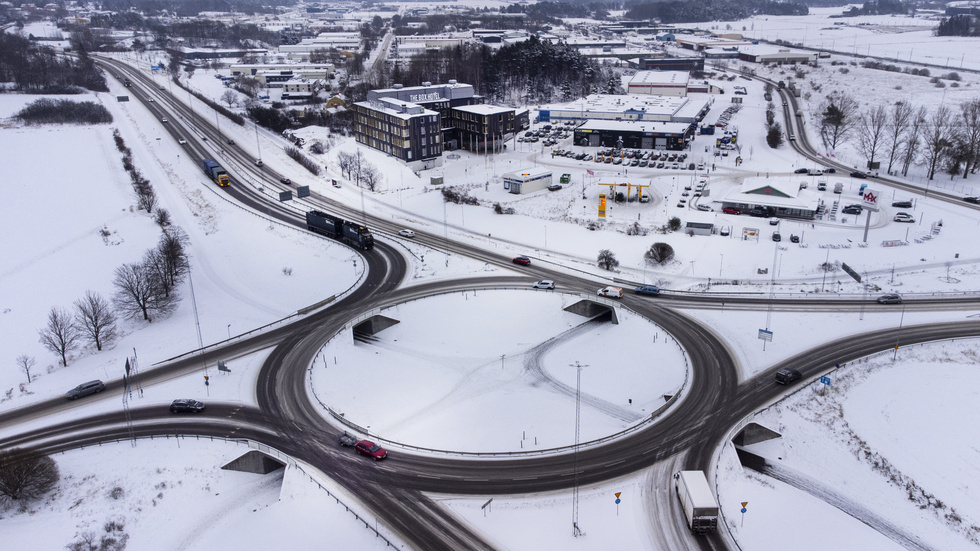 På andra sidan Kallerstadsrondellen börjar Torvinge industriområde. Bland företagarna där är nu de stora frågorna: Var ska Ostlänken gå – och vilka företag tvingas flytta?