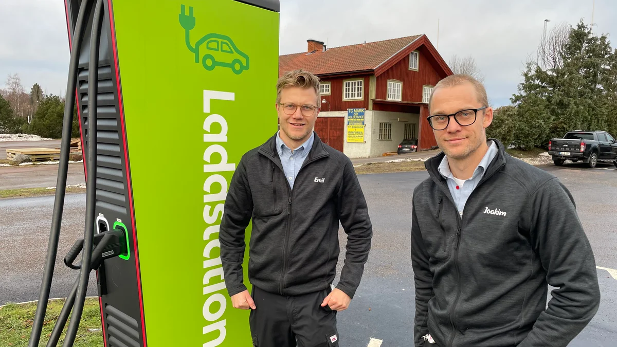 Nu är laddstolparna till sist på plats i Rimforsa