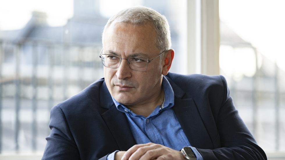 Tidigare oligarken Michail Chodorkovskij försöker med flera andra att samla den ryska oppositionen. I veckan besökte han Handelshögskolan i Stockholm.
