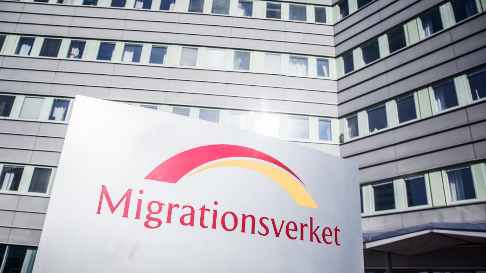 Många som får avslag på sin asylansökan men kan inte utvisas placeras av svenska myndigheter i rättsligt ingenmansland.