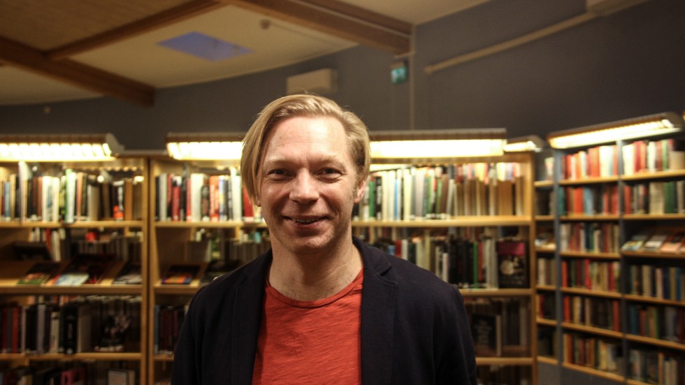 Daniel Gustafsson förklarar att han alltid har trivts i biblioteksmiljöer. I Augustnominerade debutromanen Odenplan finns också en sådan miljö, misstänkt lik den vi befinner oss i på söndagen.
