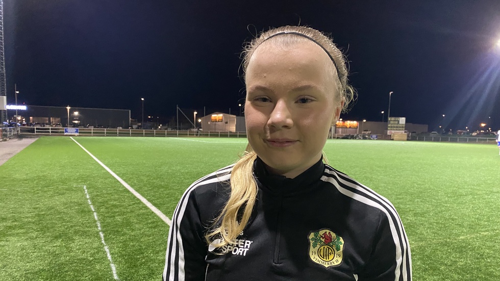 Vera Andersson ska på ett regionalt elitläger om ett par veckor och sedan väntar fotbollsgymnasium i Linköping till hösten. 