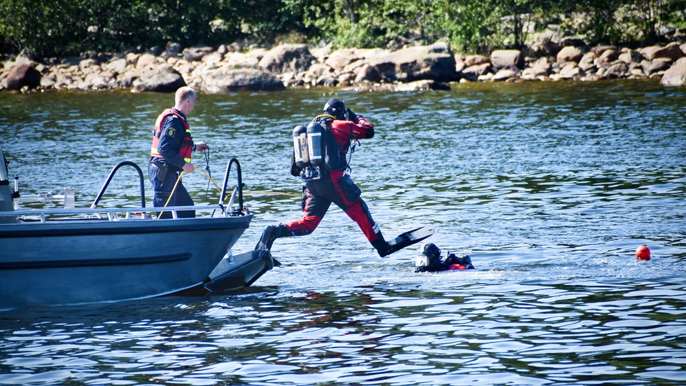 Police divers searched for the missing Elliott in Sandholmen, Jävre.