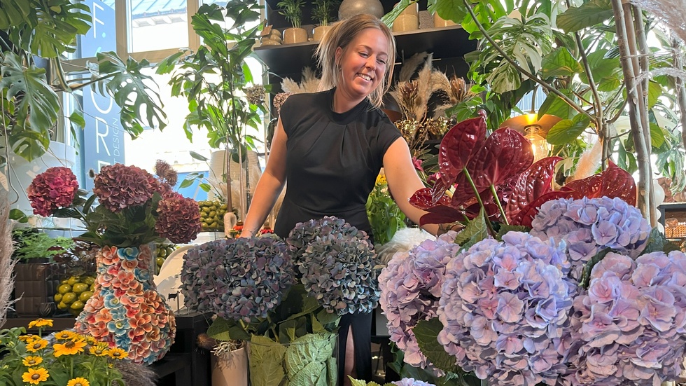 På fredag den 30 augusti öppnar Klara Kågefors återigen upp sin butik Fiore Floristdesign i Vimmerby. "Jag ser fram emot en höst med fokus på färgstarka och maffiga blommor", säger hon.