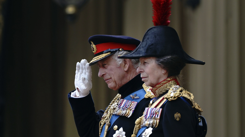 Syskonparet Charles och Anne under en ceremoni vid Buckingham Palace i London i fjol.