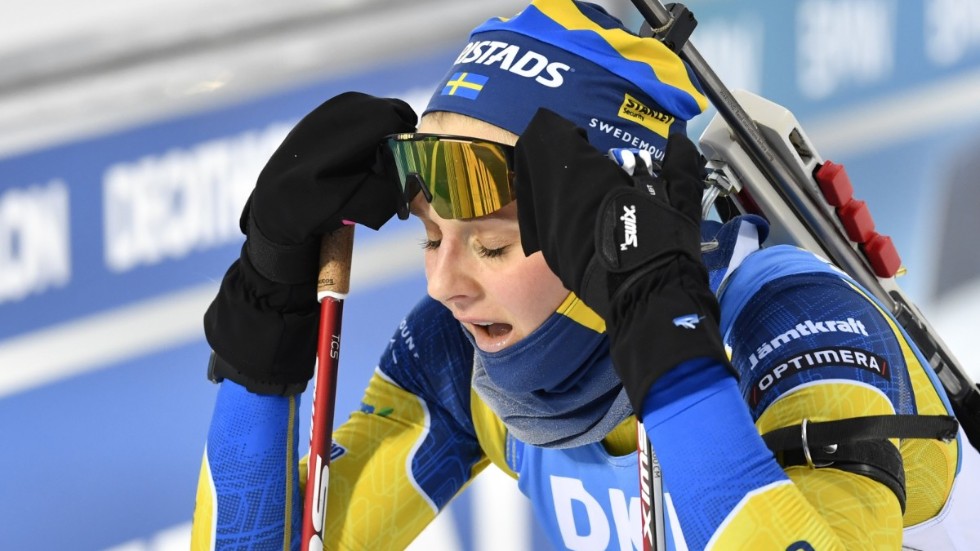 Stina Nilsson efter målgången i damernas 15 km vid världscupspremiären i Östersund.