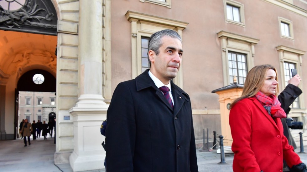 Kylslaget när Khashayar Farmanbar (S), energi- och digitaliseringsminister och Anna-Caren Sätherberg (S), landsbygdsminister lämnar skifteskonseljen på Stockholms slott.
