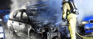 Bilar förstörda i brand