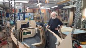 Sven Yrvind, 82, bygger ny båt • Tränar för att orka seglatsen • "I går stod jag i plankan i tre minuter och 15 sekunder"
