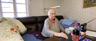 Trasiga fiberkablar på Fogdön – Inga-Britt Almkvist, 91, utan telefoni i tre veckor: "Det är tråkigt"