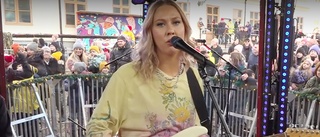 TV: Se Clara Klingenström i Musikhjälpen – lottade ut en gitarrlektion