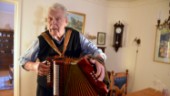 Stanly firar 80 år som durspelare – och 84 år i livet • Allt började med hembiträdets fråga till friherre Fleetwood