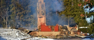 Villa totalförstörd i brand: "Inte mycket kvar att rädda "