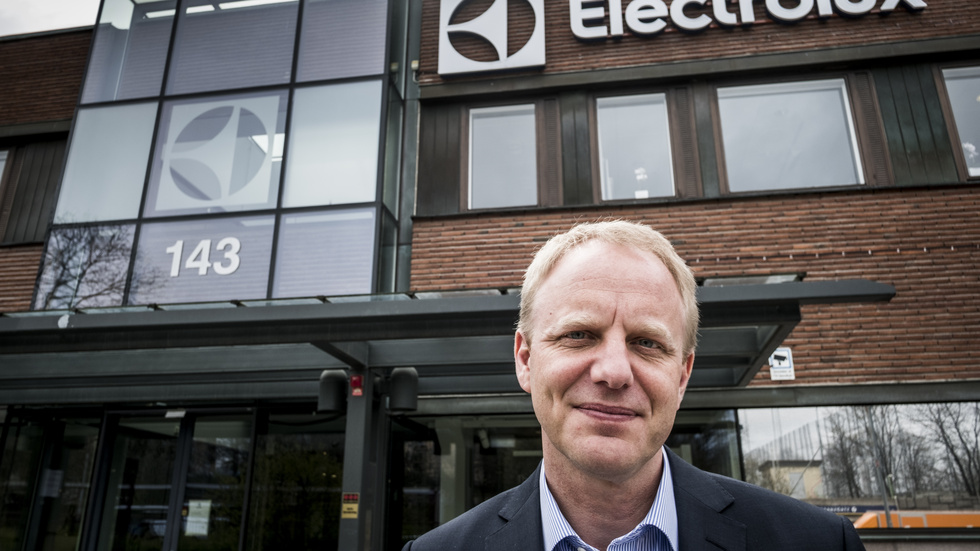 Electrolux vd Jonas Samuelson utanför huvudkontoret i Stockholm. Arkivbild.