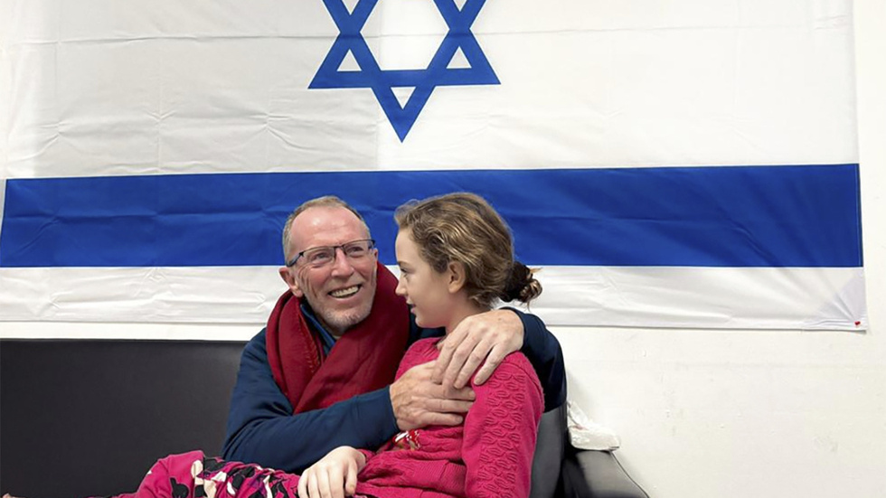 Emily Hand, som fyllde nio under sin tid som terrorstämplade Hamas gisslan, återförenades i helgen med sin far Thomas Hand.