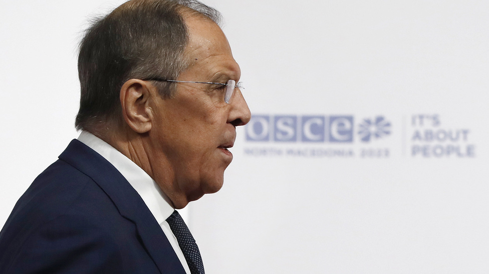 Rysslands utrikesminister Sergej Lavrov vid OSSE:s möte i Skopje.