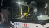 Bussar utsatta för stenkastning – förare lindrigt skadad