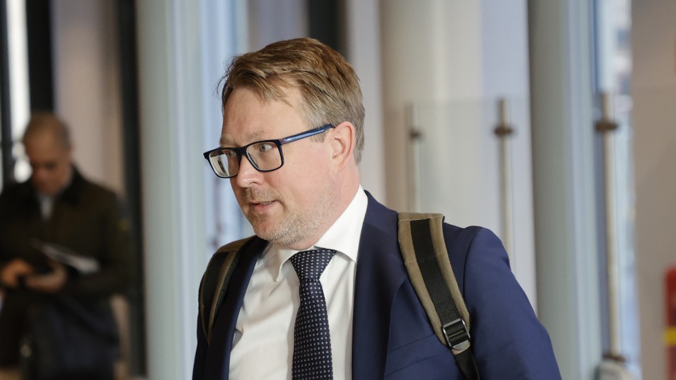 Åklagaren Thobias Vilhelmsson anländer till Göta hovrätt för första dagen av den nya rättegången i Tovefallet.